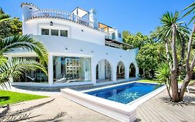 Beautiful exclusive spacious 5*villa with swimming pool